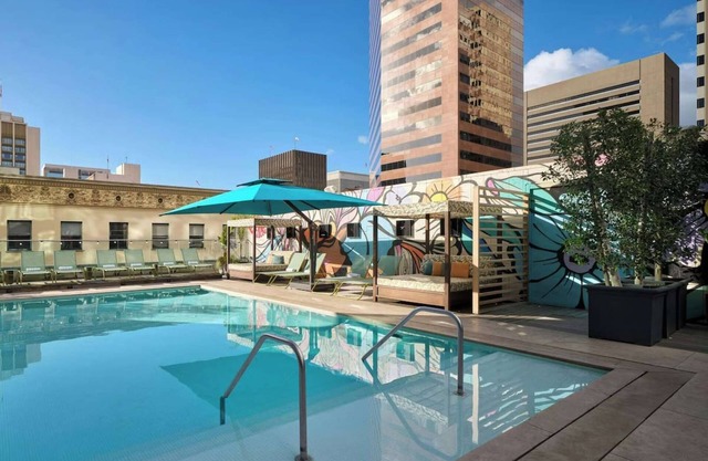 Downtown San Diego Access | Rooftop Pool & Dining