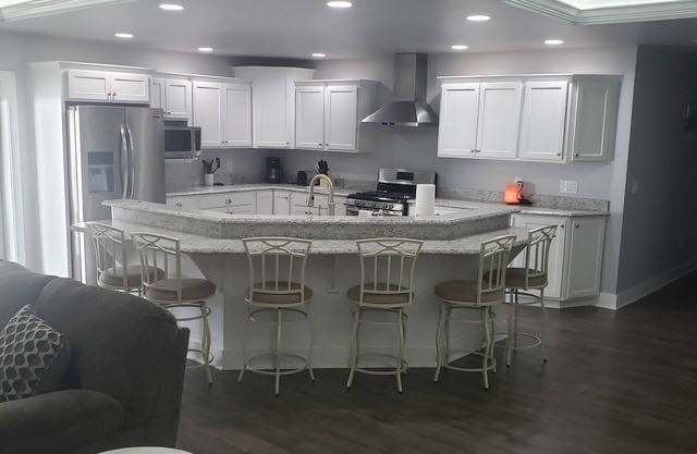 Downtown Tell City Upstairs Rental 2 Bed 2 Bath Wifi 30 minutes to Holiday World