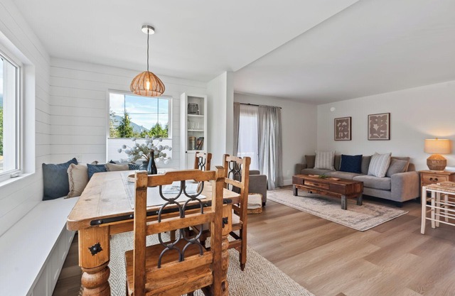 Downtown Tofino Bungalow-Tonquin, Restaurants, Tours