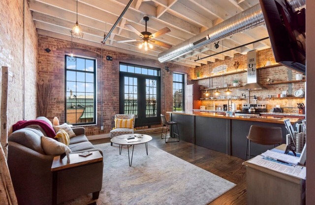 Downtown Urban Loft above Restaurants