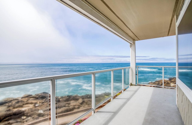Dramatic Clifftop Depoe Bay Oceanfront Condo has Whales, Birds, and a King Suite
