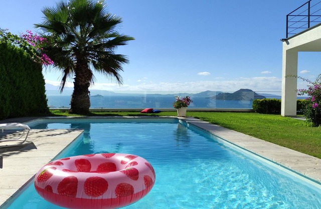 Dream house with fantastic panoramic ocean view and private pool, year-round