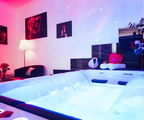 Dream Room avec Jacuzzi, Sauna, Table de massage et Lit à eau