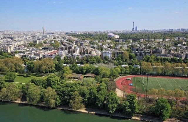 DREAM VIEW OF PARIS 10min from the center 135m2 with Terrace Edge of the canal