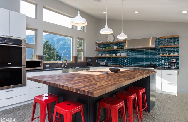 Dream Views & Chef's Kitchen-Modern, Mountain Home w/Hot Tub