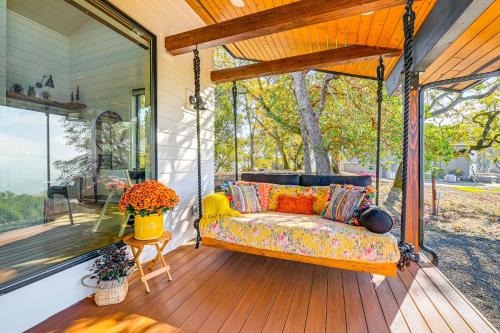 Dreamy Hilltop View Roseburg Wine Country Retreat