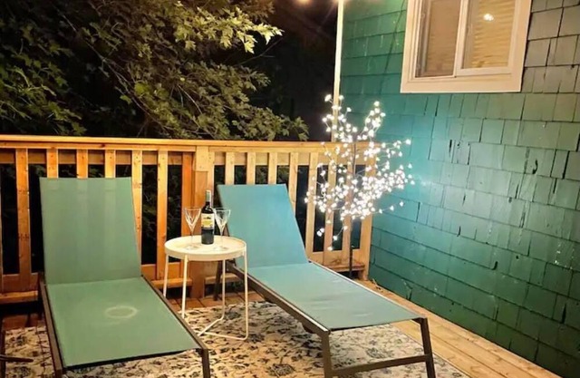 Dreamy Modern Cottage, Picture Perfect Sunsets, Sandy Beach and Luxury Amenities