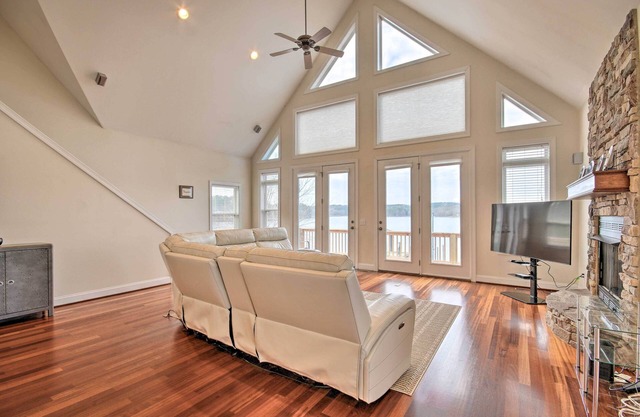 Dreamy Ridgeway Home w/Grill on Lake Wateree!