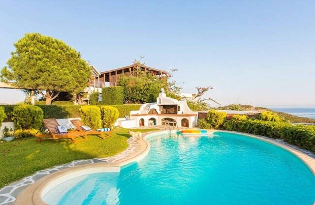 Dreamy Villa Amorgos in Sounio with private pool
