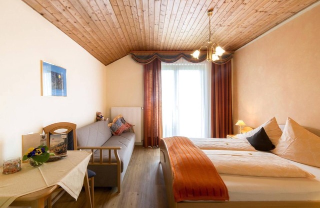 Dreibettzimmer Rotkäppchen mit Dusche und WC - Landhaus Pension Holle