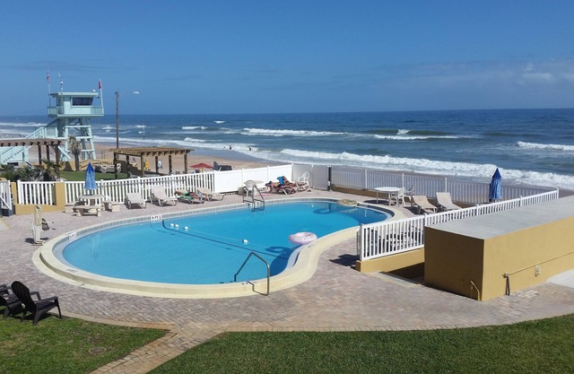 Driftwood Beach Motel