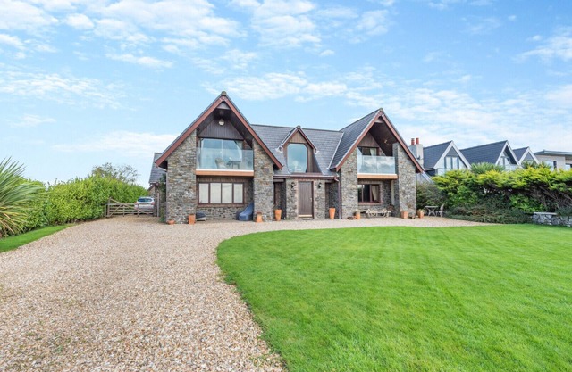 Driftwood House - Four Bedroom House, Sleeps 8