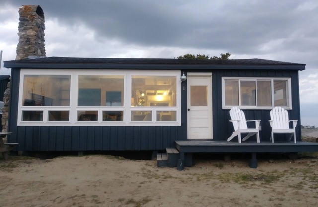 Driftwood Oceanfront Cottage at Popham Beach Spectacular views from every room