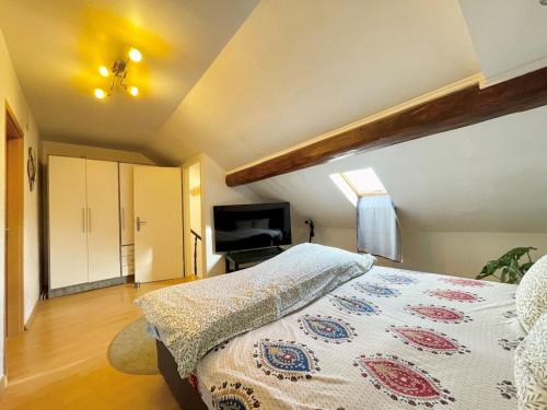 Dudelange Centre Loft - 2 Rooms at Top Floor of the Big House