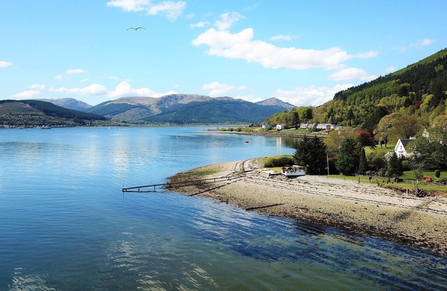 Dunbheag Cottage 2 B/R sleeps 4 WaterfrontLocation Nr Dunoon