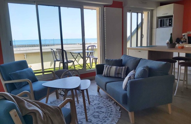 Duplex & terrasse, sea and port view 2minutes from fish market and restaurants