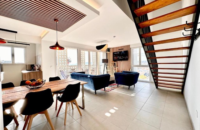 Duplex - Vue Mer exceptionnelle - Quartier Euromed-avec Box