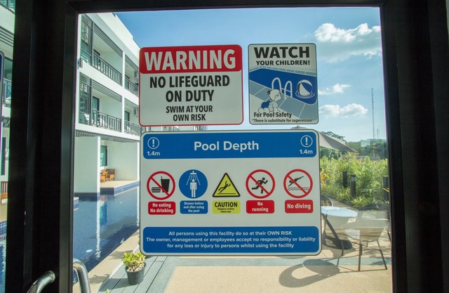 E Honeymoon Studio with Pool Access