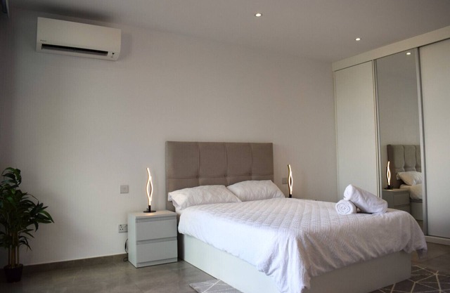 E1 Gem: Modern Studio Retreat