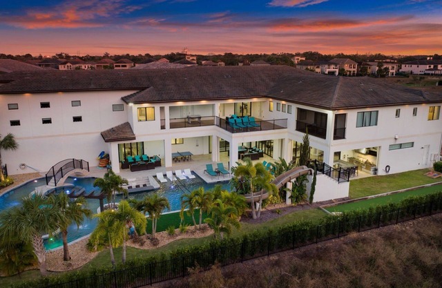 Eagle Cove - Private Pool, Sports Court, Sauna, Game Room, Theater, Bowling Alley, Gym, Themed Rooms