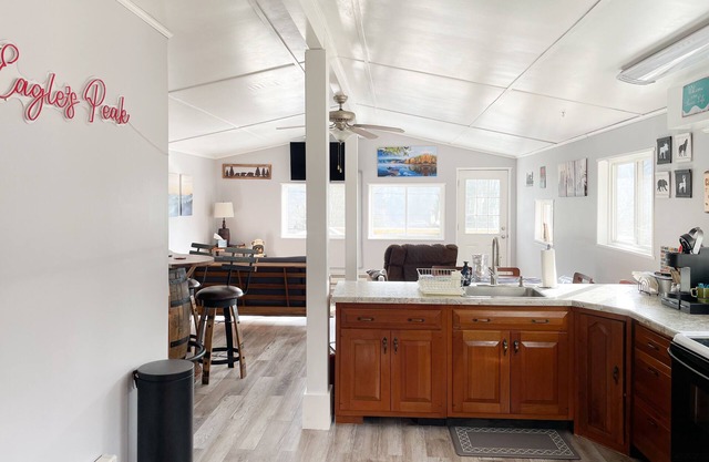 Eagle's Peak cottage near the Allegheny River