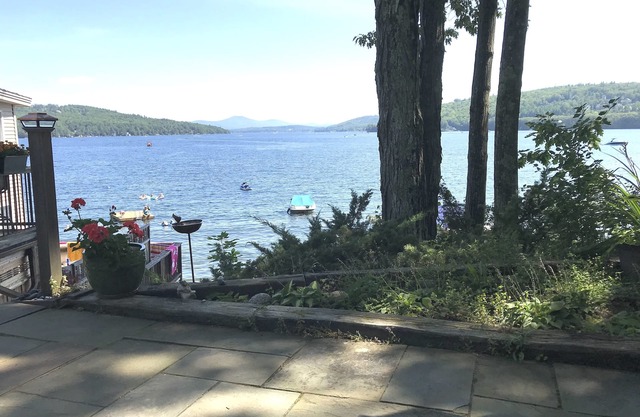'Eagle Watch' Relaxing Lakefront Cottage with Sandy Beach.