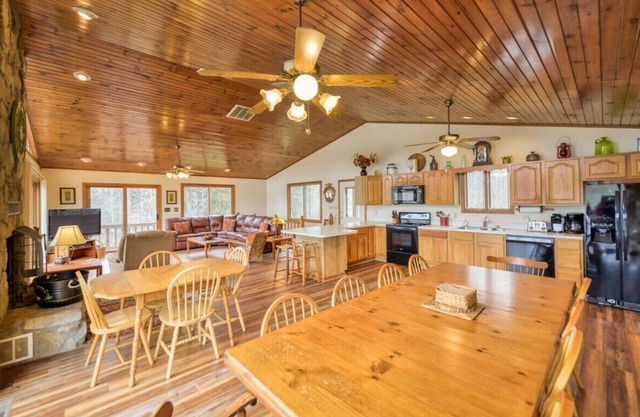 Eagles Landing- Large Waterfront Home, Private Side, Private Boat Ramp, Firepit