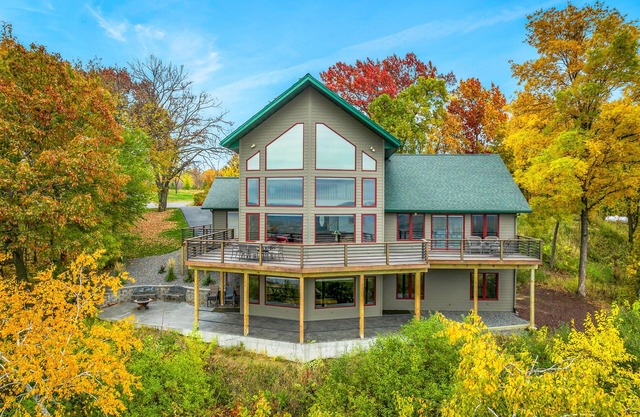 Eagles Landing Sleeps 10 HOT TUB