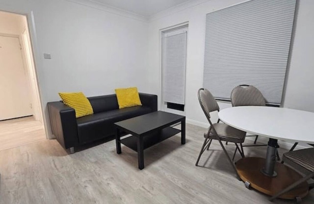 Earl's Court 2 bed Terrace Flat