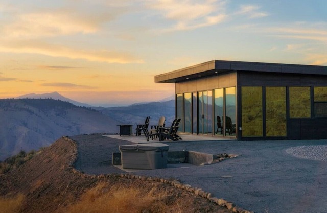 Earthlight 4 - On Top of The World