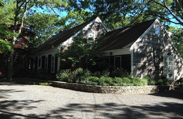 East Hampton private room w/separate entrance and full bath. New backyard pool!