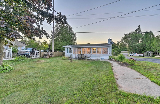 East Tawas Cabin w/Lake Huron Access & Views