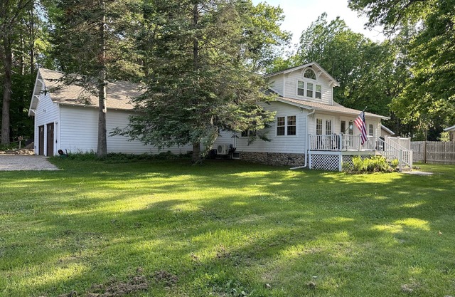 Easy access to Paul Bunyan Trail! 127 lakes within 10 miles and ample parking!
