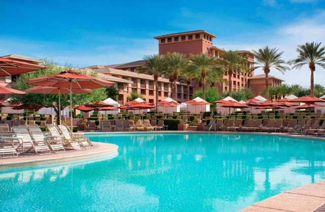 Easy Resort living in this 2BD Scottsdale condo with beautiful resort amenities for the family