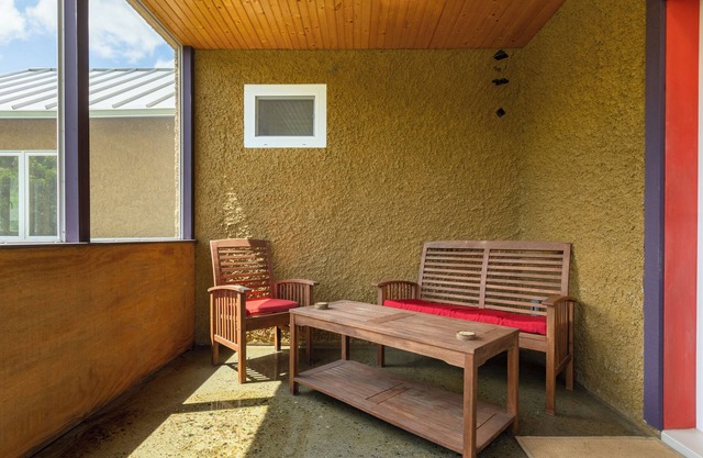 Eclectic Delightful 3-Bedroom Mediterranean Style with Views in charming Canton