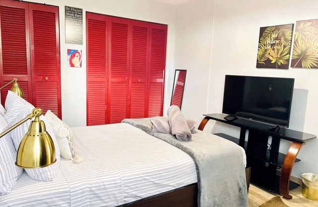 Eco Mountain Retreat | Off-Grid Power & Water | Ceiba