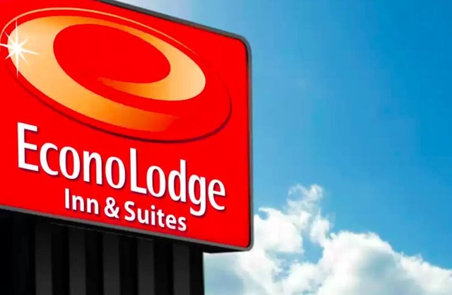 Econo Lodge Inn & Suites