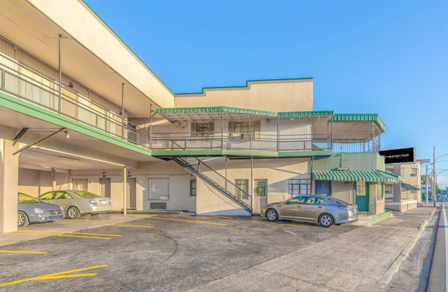 Economy Hotel Covington