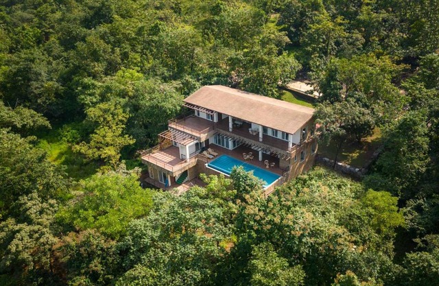 Eden Glade - Khopoli - Mountain-view villa with Private pool, Spacious decks & Indoor activities