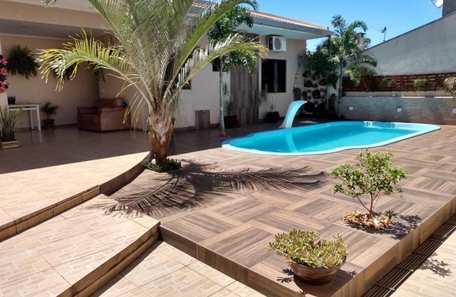 Edicula com um quarto banheiro e piscina e lazer