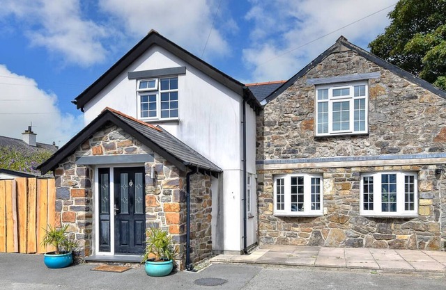 Egryn Bach & Pod in the beautiful Abersoch