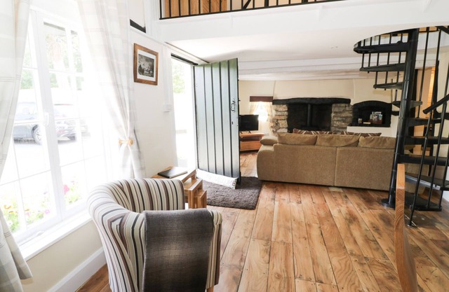 EIGHTLANDS, romantic, luxury holiday cottage in Hereford