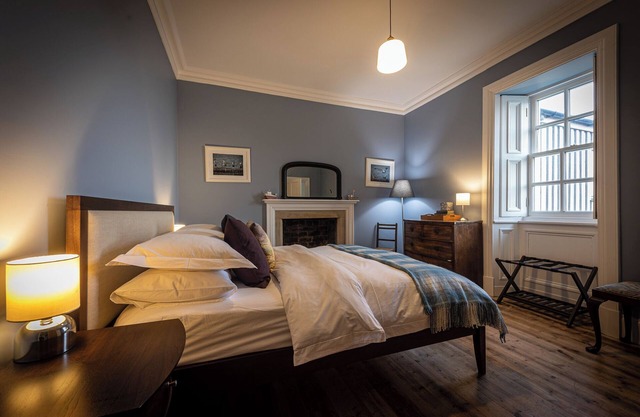Eilean Sionnach Lighthouse Cottage