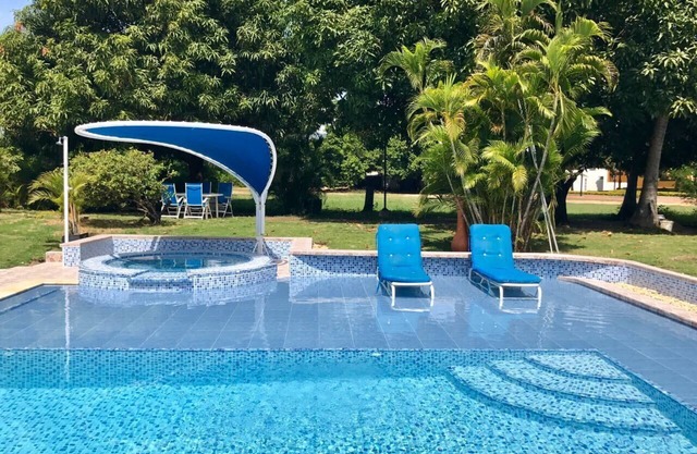 EL PEÑON CONDOMINIUM HOUSE WITH PRIVATE POOL IN GIRARDOT