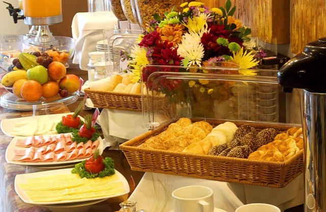 El Polo Hotel & Suites