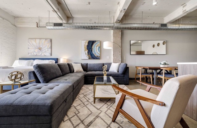 Elegant 1BD | DT Dallas | Sleeps 4 | Free Parking