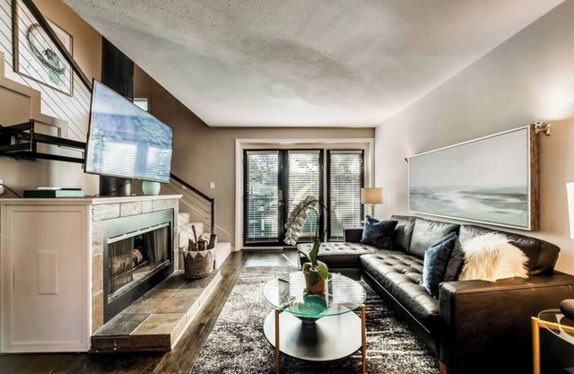 Elegant 2-story loft with king suite, fireplace, and resort-style amenities.