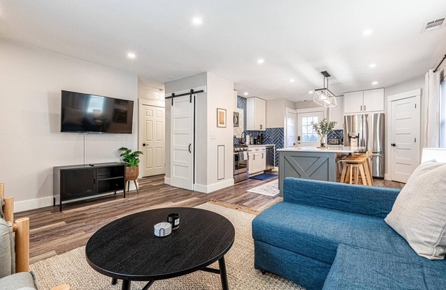 Elegant 2BR Ferndale Cottage! Welcome!