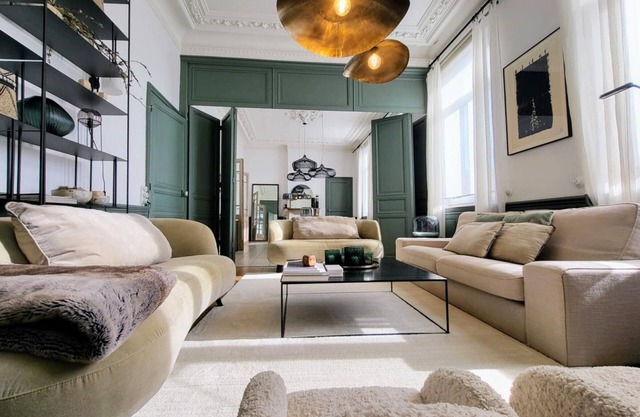 Elegant 300m² Townhouse w/Spacious Garden, Modern Amenities, Close to Nature & Attractions