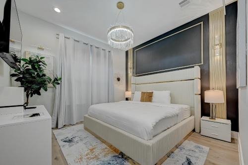 Elegant 3BR Haven- Games, Luxury & Lush Garden